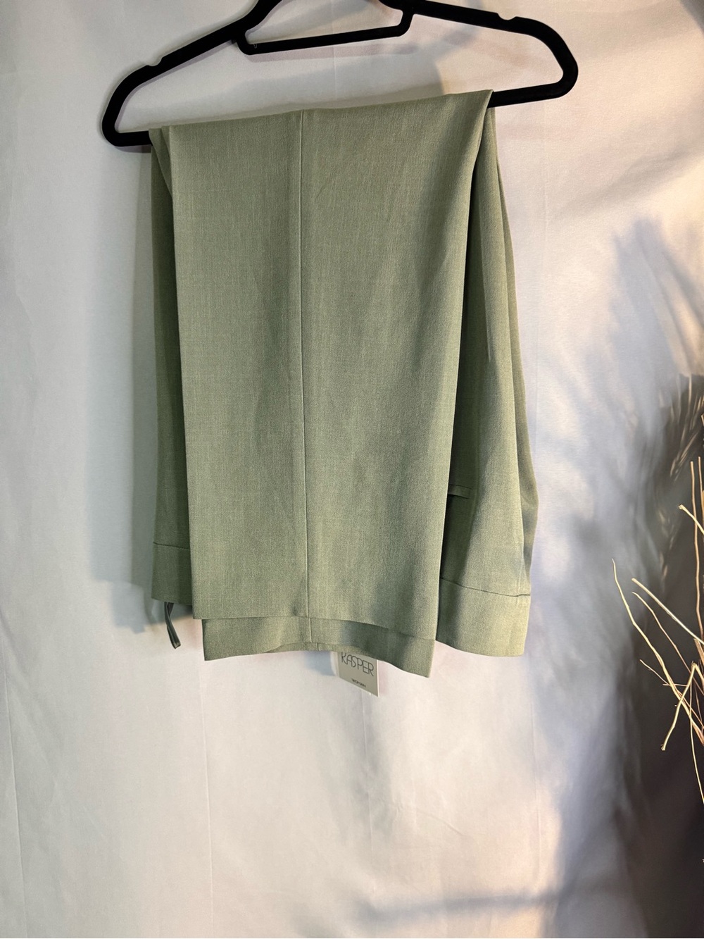 Kasper Straight-Leg Pants in Sage Green